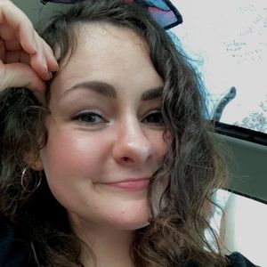 Meet your Posher, Larissa